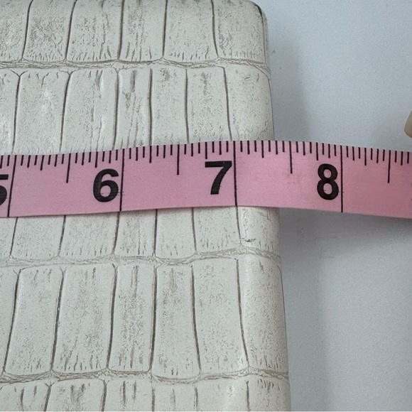 Abas White Crocodile Wallet Leather Snap Closure ID Holder
Clutch Wallet - Picture 13 of 14